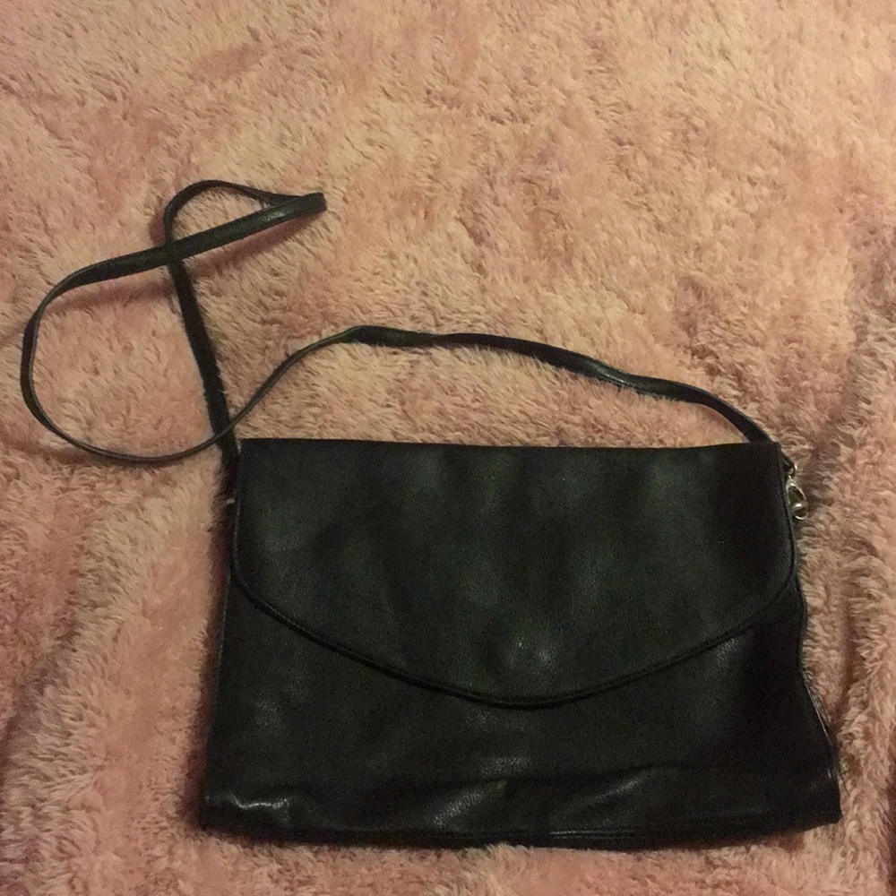 Flat envelope clutch